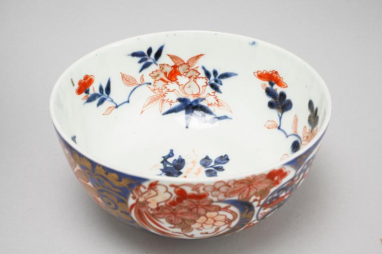 Two porcelian chinese 18th century bowls.