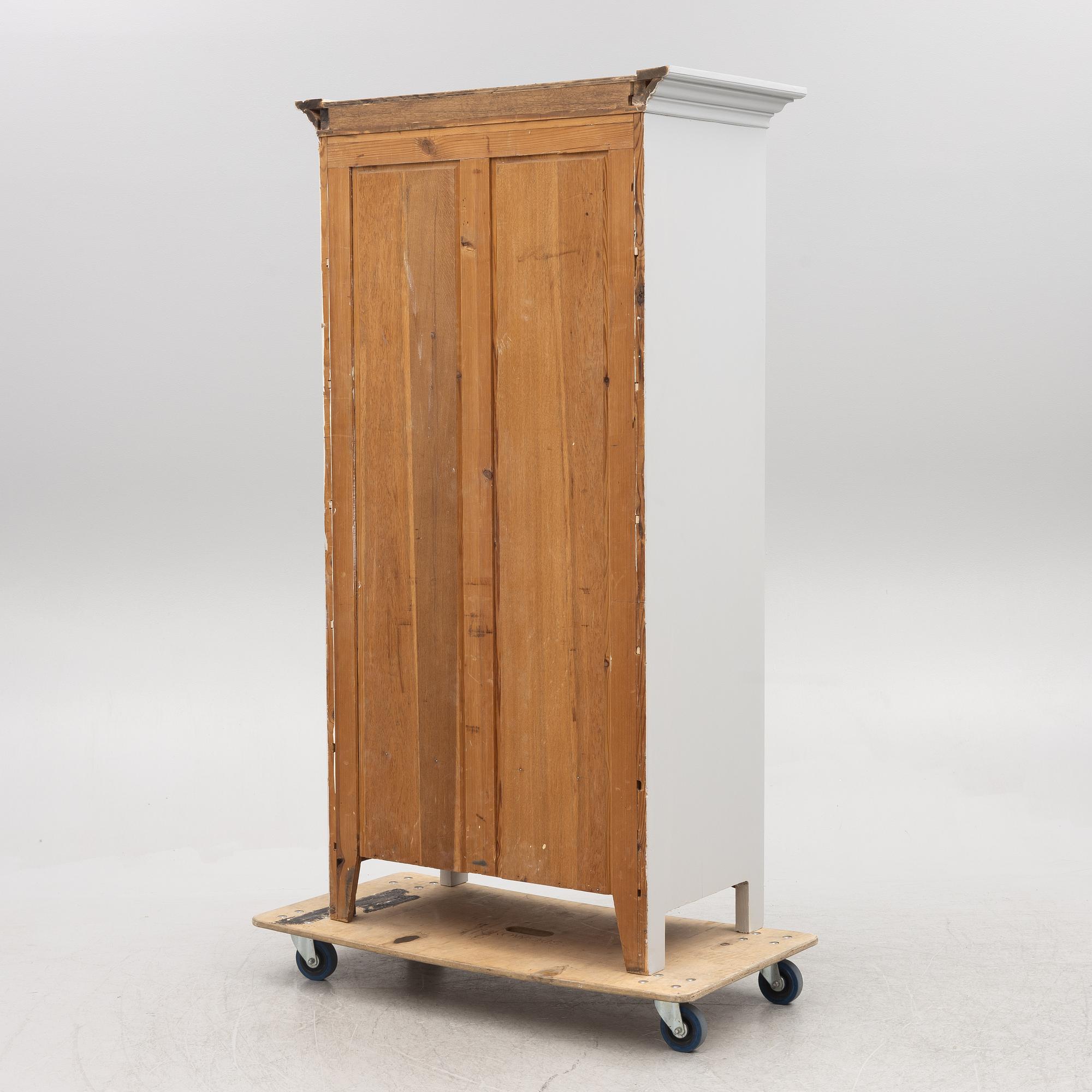 Display cabinet, first half of the 20th century.