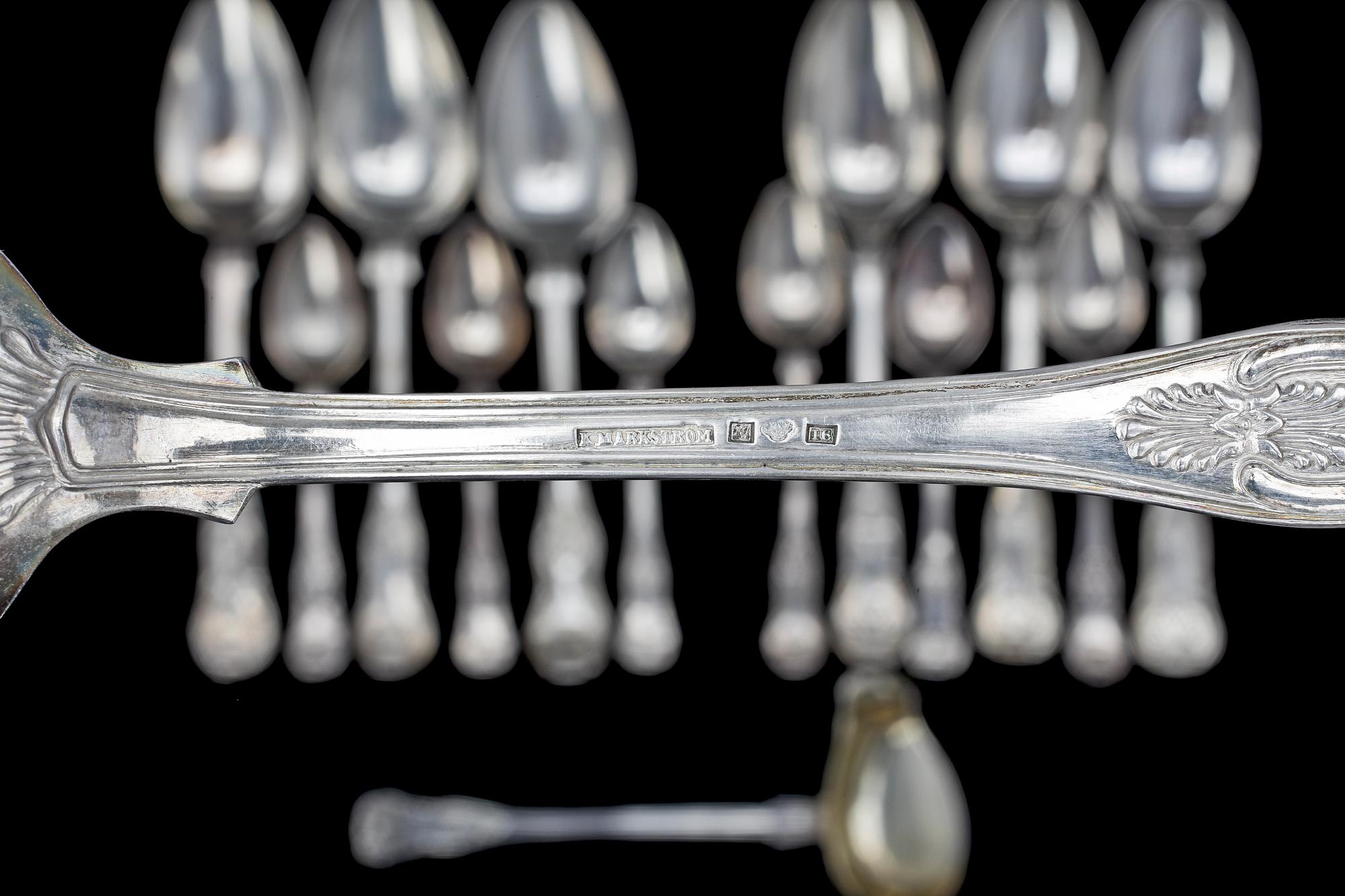 SKEDAR, 14 st, silver, "Engelsk snäck", bl a Zethelius, 1841-1911. Ca 630 g.
