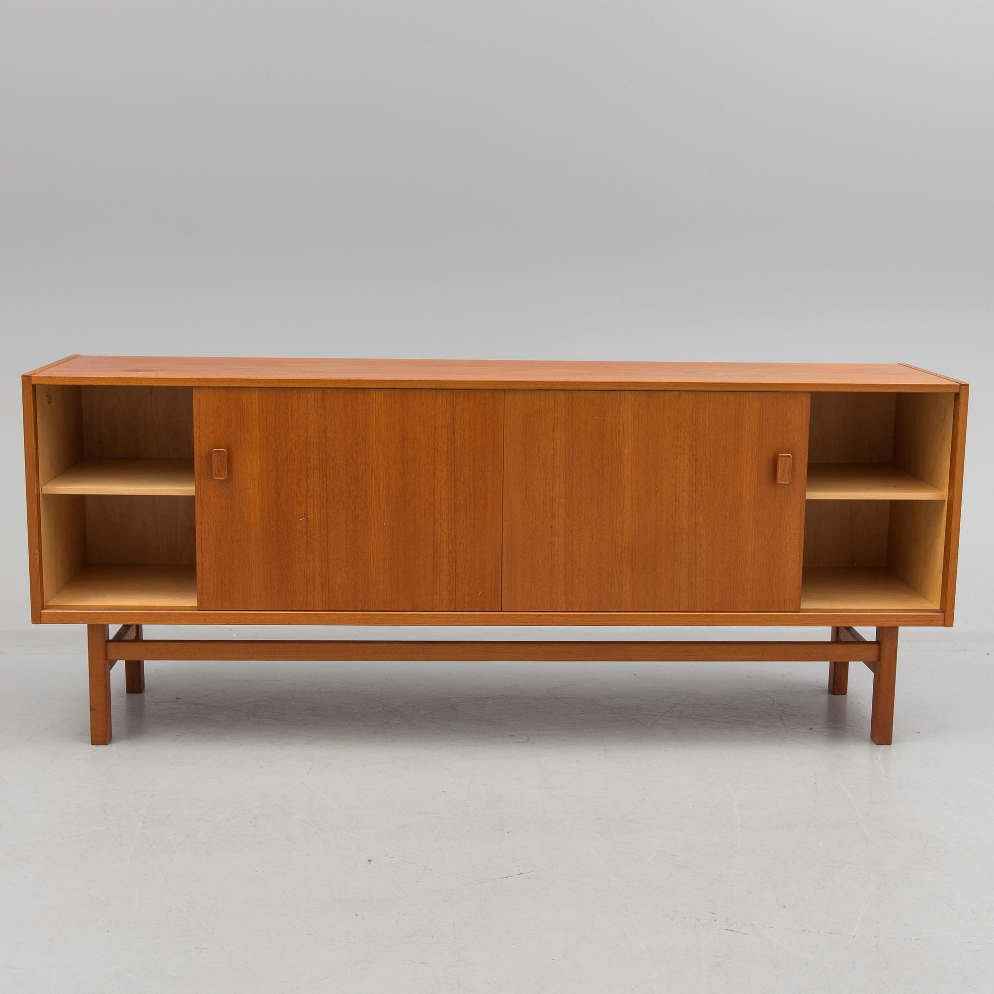 SIDEBOARD, "Arild", Nils Johnsson, Troeds, Bjärnum, 1900-talets andra hälft.