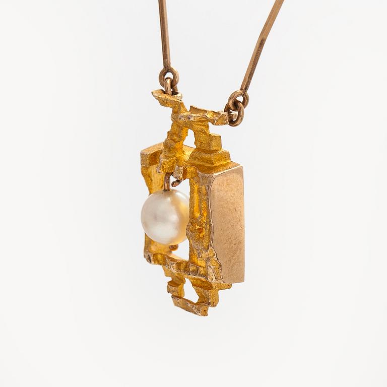 Björn Weckström, necklace, "Magic Pearl", cultured pearl, 14K gold.
