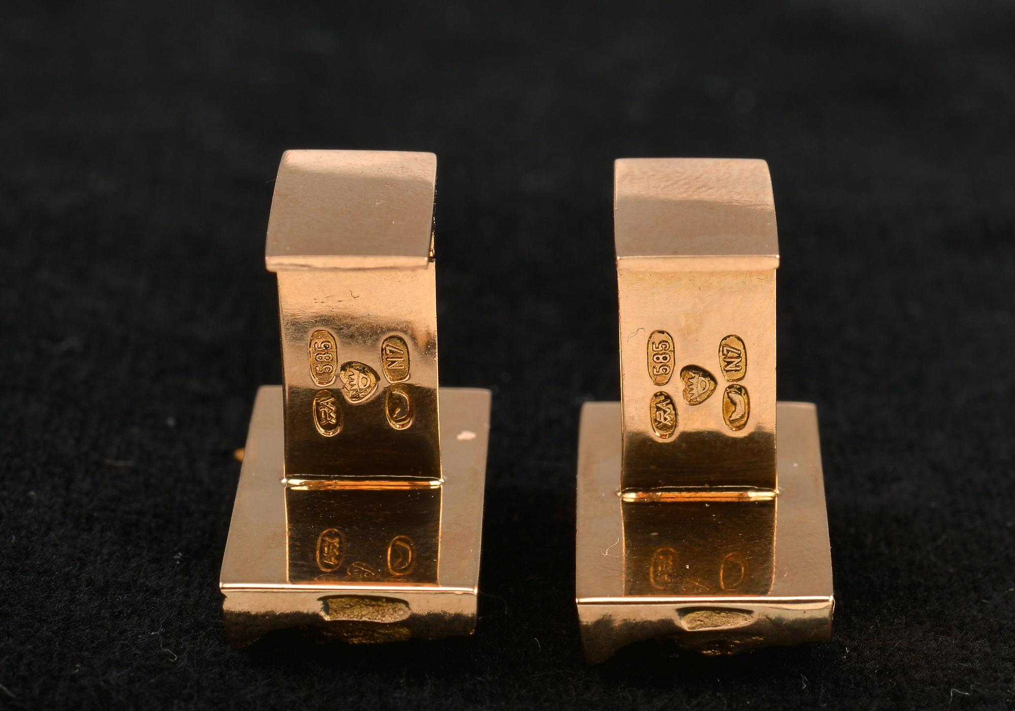 Björn Weckström, KALVOSINNAPIT, kultaa 14K, "Kaamos", Kruunu Koru 1966. Paino 11,9 g.