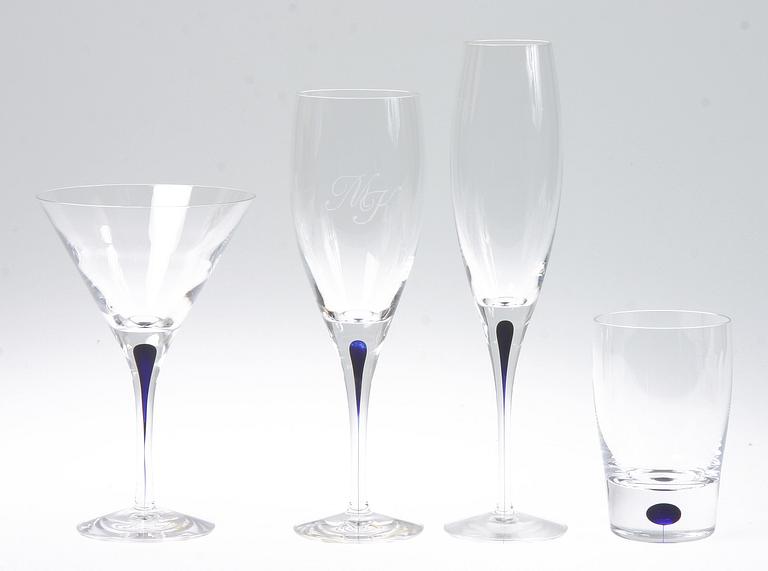 GLASSERVIS, 24 delar, "Intermezzo", Erika Lagerbielke, Orrefors, modellen formgiven 1985.