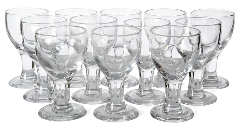A SET OF 12 BEER GLASSES,