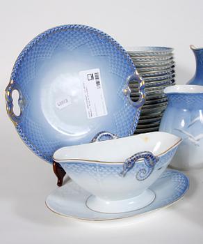 SERVISDELAR, 49 st, porslin, "Måsen", Bing & Gröndahl.