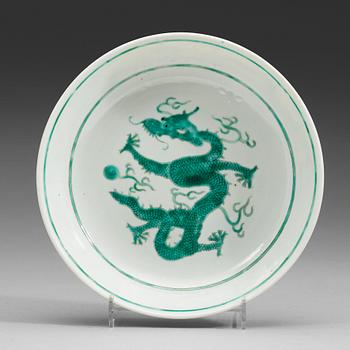 339. A dragon dish, Qing dynasty, Guangxu mark and of the period (1875-1908).