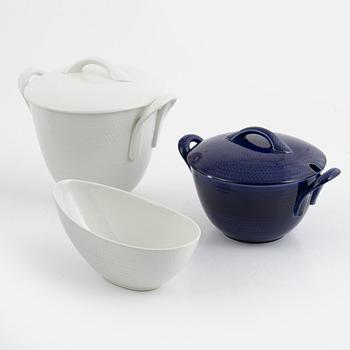 Hertha Bengtson, a porcelain dinner and coffee service, 81 pieces, "Blå Eld", Rörstrand, Sweden.