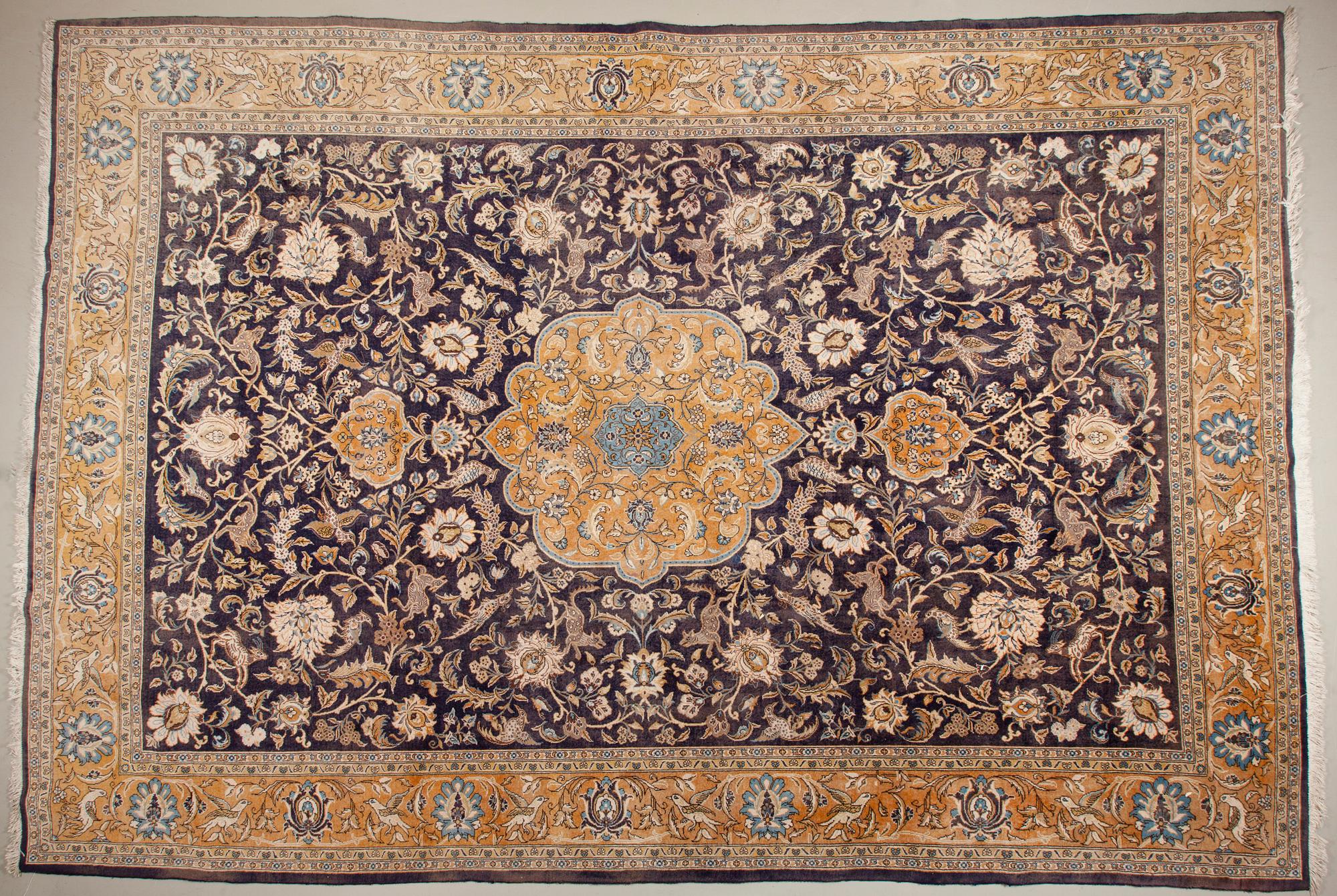 MATTA, Keshan, ca 380x265 cm.