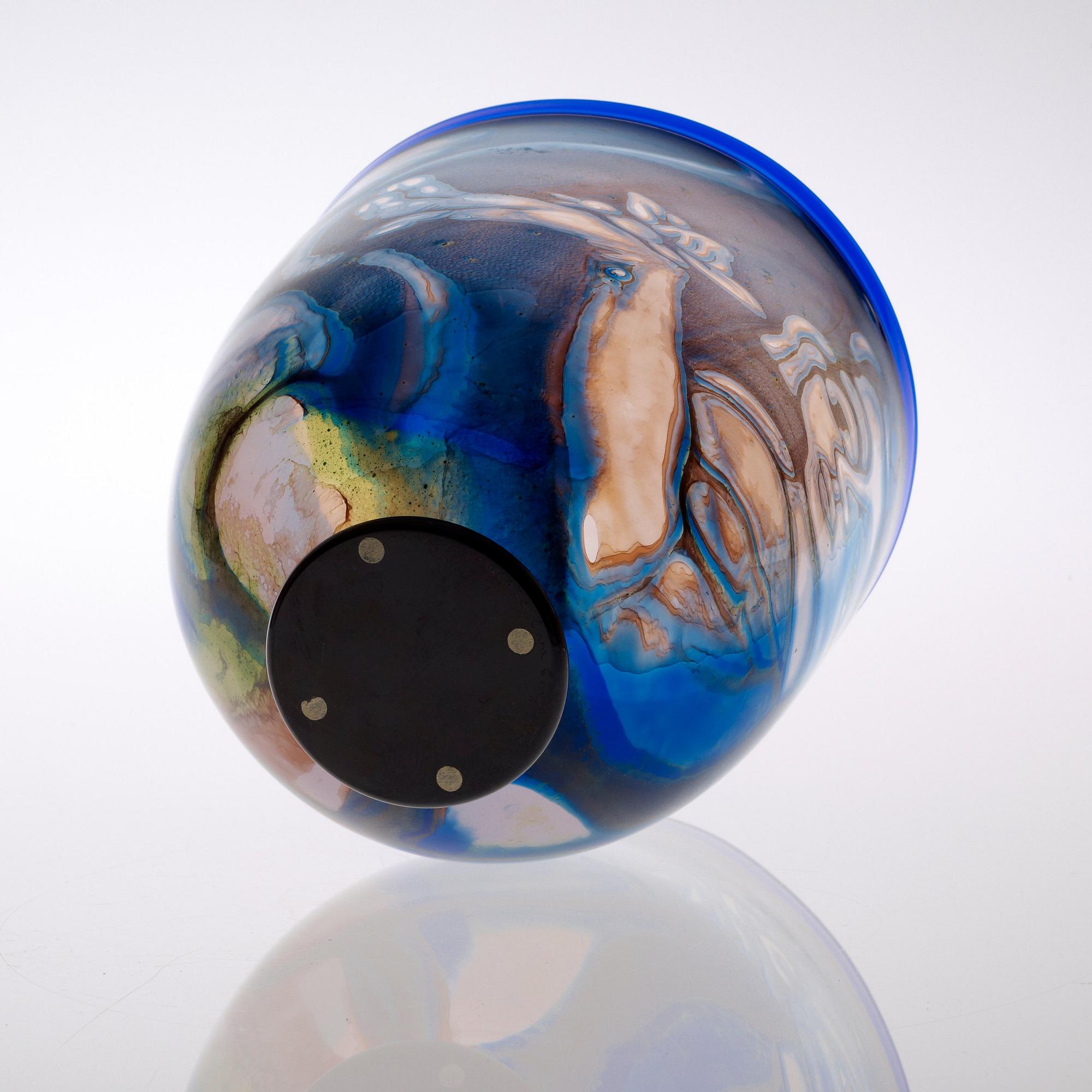 An Eva Englund 'Graal' glass vase, Orrefors 1988.