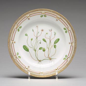 TALLRIKAR, sex stycken, porslin. "Flora Danica", Royal Copenhagen, Danmark, 1900-tal.