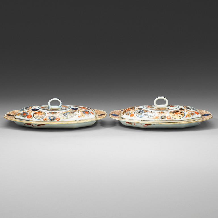 A pair of imari serving dishes with covers, Qing dynasty, Qianlong (1736-95).