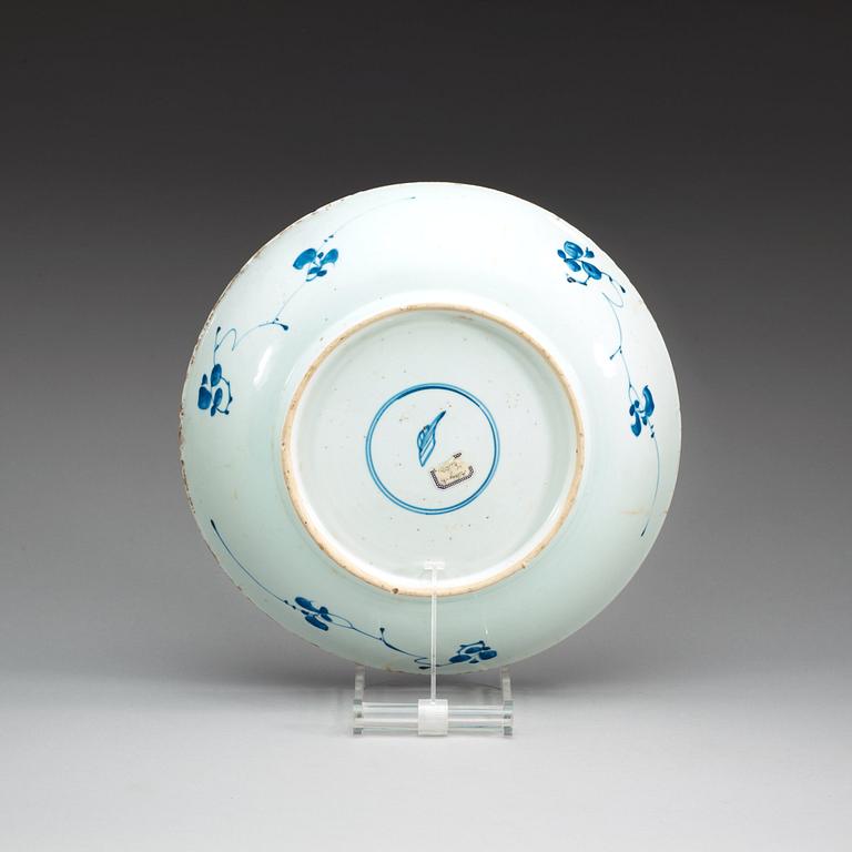 A blue and white dish, Qing Dynasty, Kangxi (1622-1722).