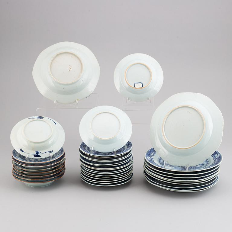 37 blue and white dishes, Qing dynasty, 18th/19th century.