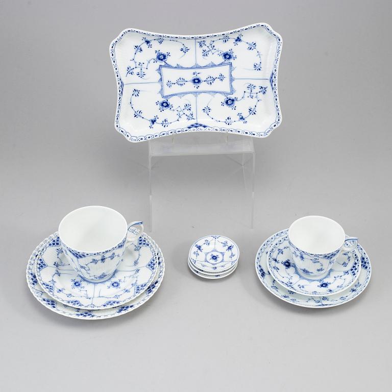 36 pieces of 'Musselmalet' by Royal Copenhagen.
