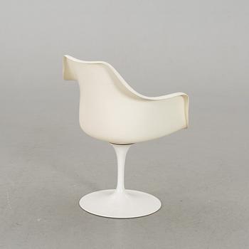 EERO SAARINEN, karmstol "Tulip" modellnummer 150.