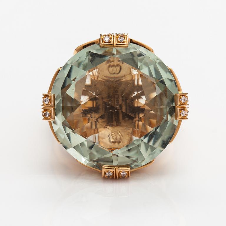 Bulgari, An 18K gold ring "Parentesi" with a green quartz and ca. 0.70 ct of brilliant cut diamonds in total.
