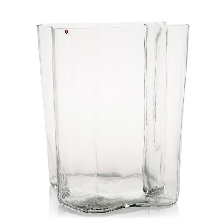 ALVAR AALTO, vas, 3031, signerad Alvar Aalto. Iittala 1961-1973.