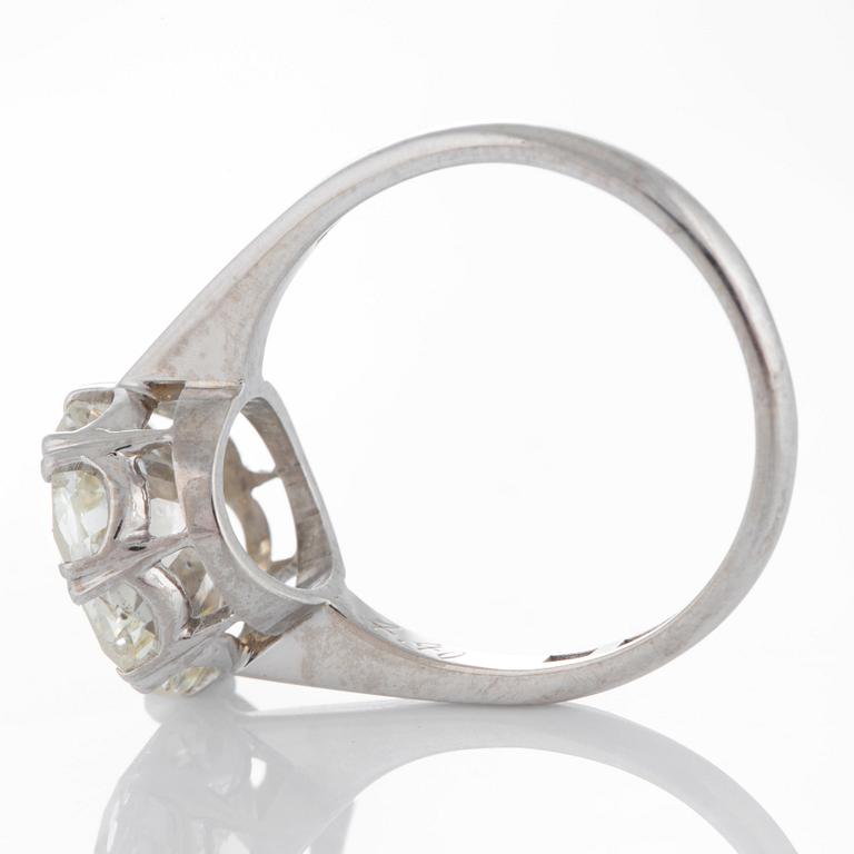 Ring med en gammalslipad diamant 4.40 ct enligt gravyr kvalitet ca M pi3.