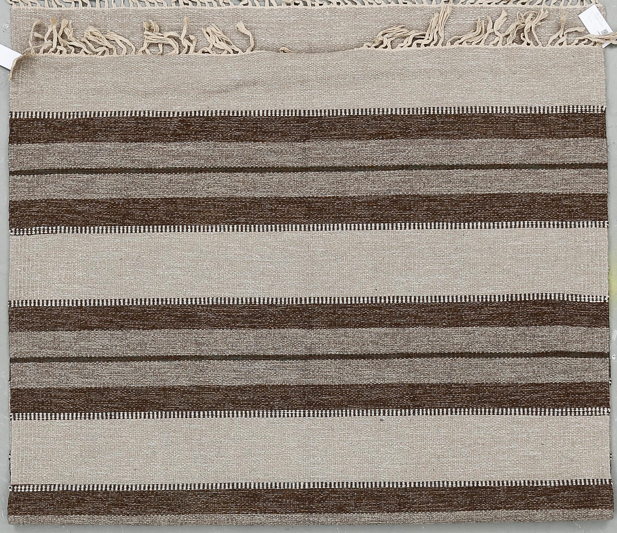 Matta, rölakan. 1900-talets andra hälft. Ca 231x138 cm.