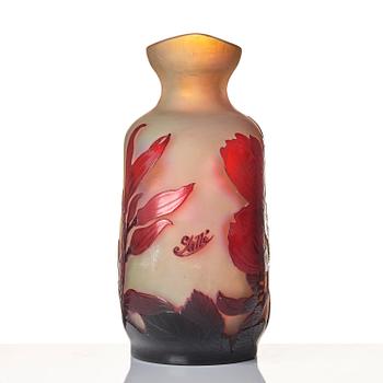 Emile Gallé, an Art Nouveau cameo glass vase, Nancy, France, early 1900s.