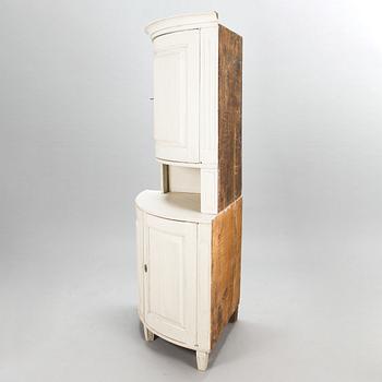 A Gustavian corner cabinet, late 18th century.