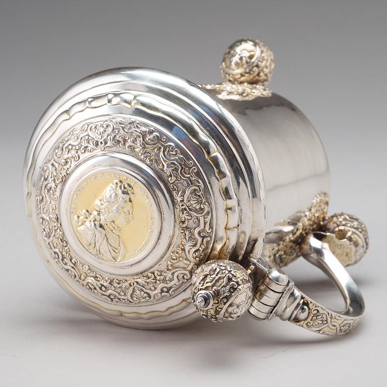 A Swedish late Baroque 18th century parcel-gilt silver tankard, mark of Niclas Fernlöf, Karlstad 1742.