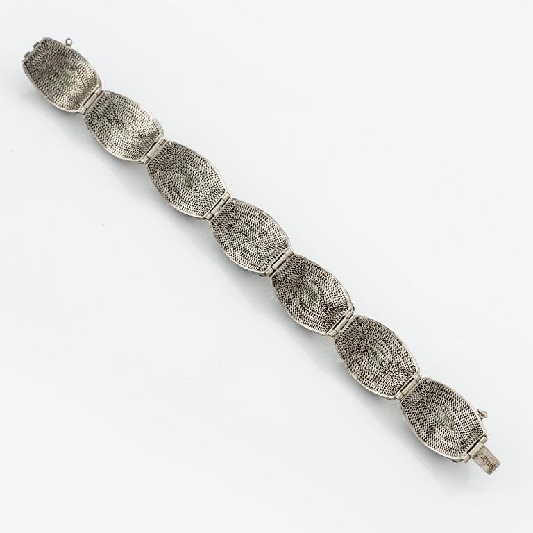 Armband samt örhängen, ett par, silver samt grön sten. Kina, tidigt 1900-tal.