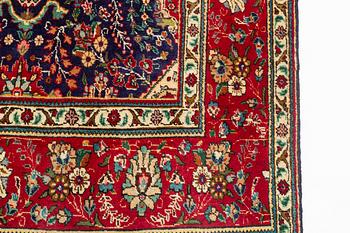 A carpet, Tabriz, ca 346 x 256 cm.