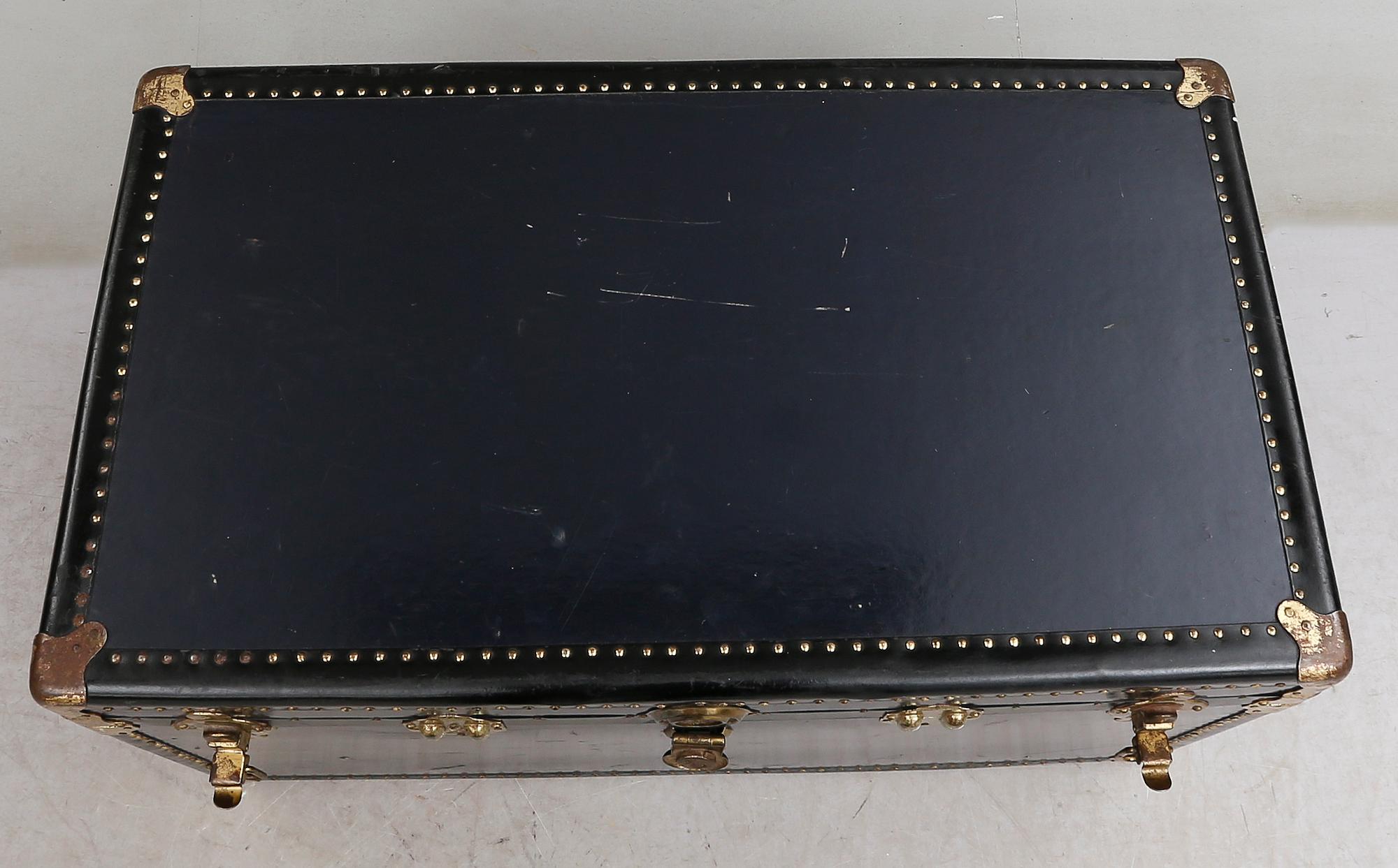 KOFFERT, 1900-talets första hälft.