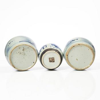 Bojaner, porslin, tre stycken, Kina, 1800/1900-tal.