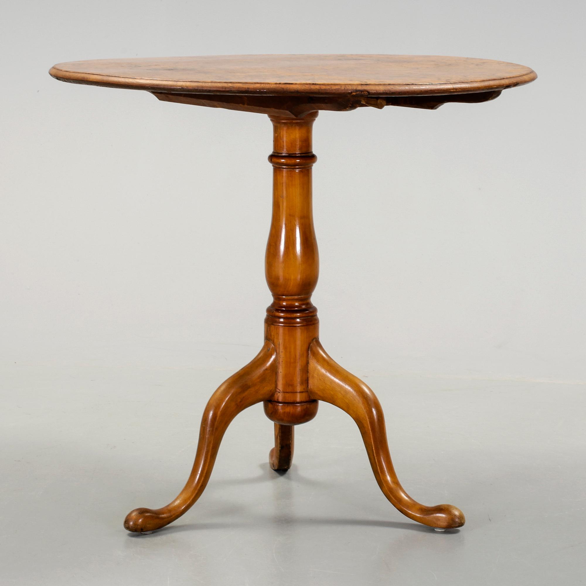 FÄLLBORD, av Jacob Sjölin (mästare i Köping och Kungsör 1767-1785).