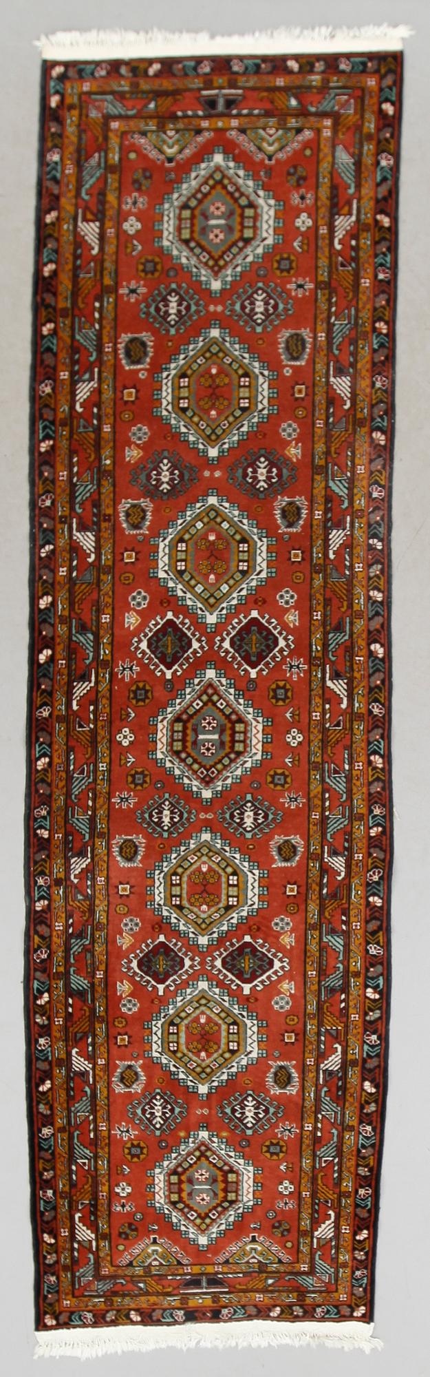 MATTA, orient, ca 296 x 80 cm.