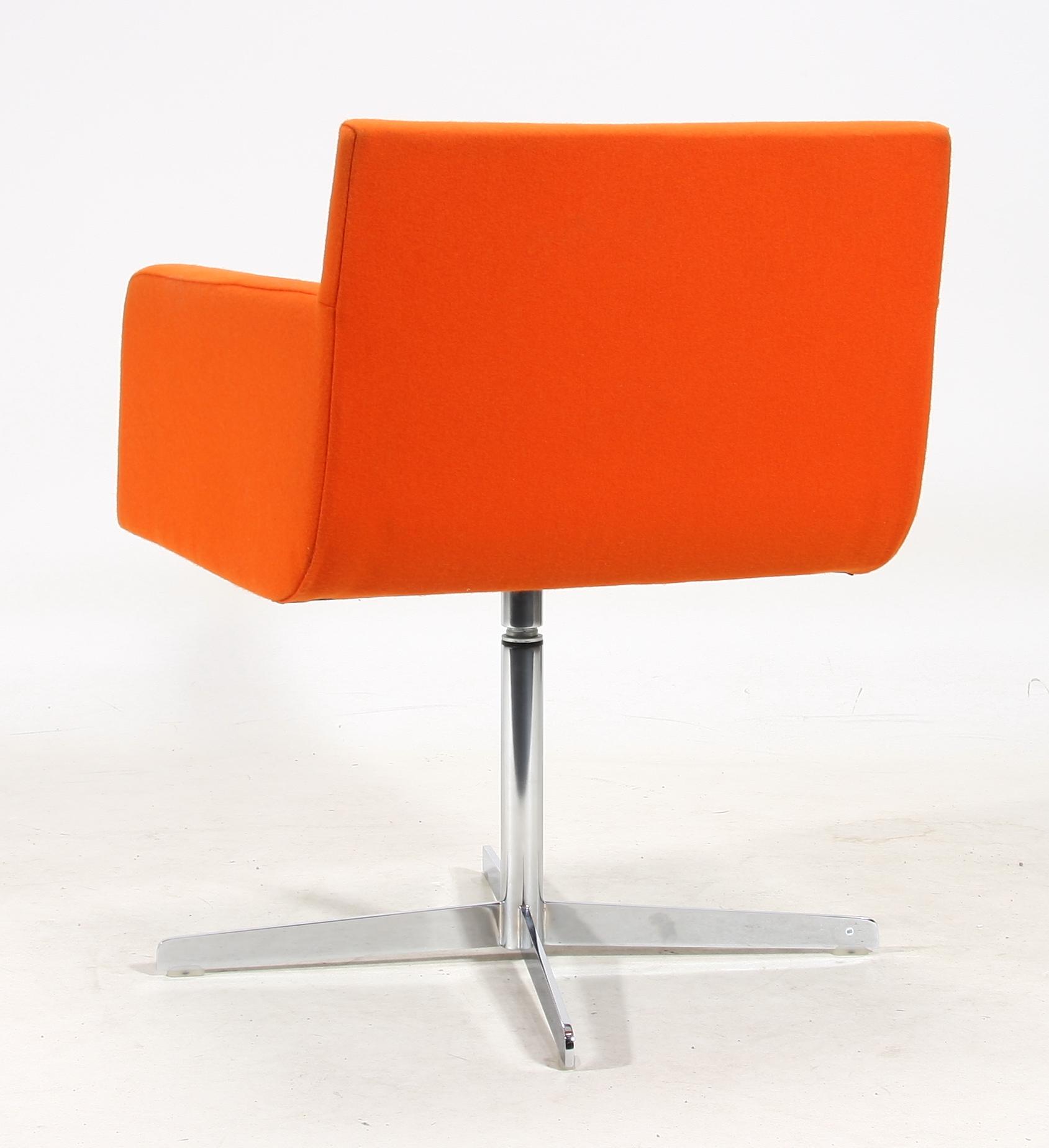 SNURRFÅTÖLJ. 2000-tal.