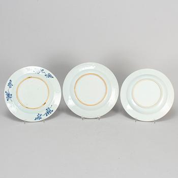 A part blue and white dinner export porcelain service, Qing dynasty, Qianlong (1736-95), (31 pieces).