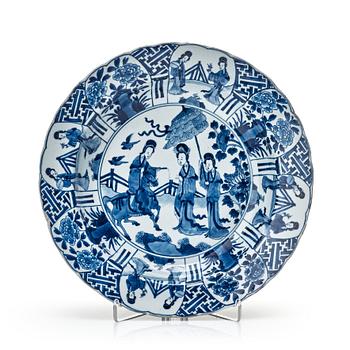 A blue and white dish, Qing dynasty, Kangxi (1662-1722).