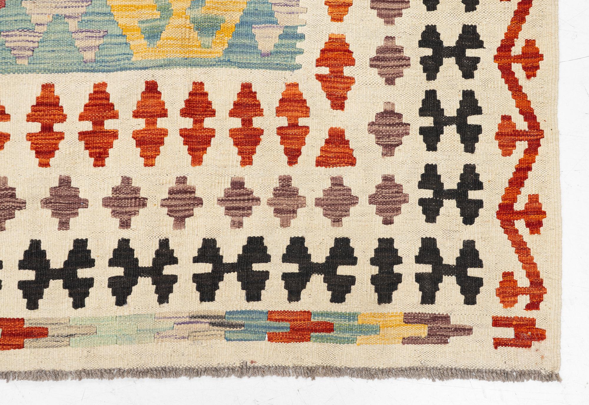 Modern kelim, approx. 345 x 240 cm.