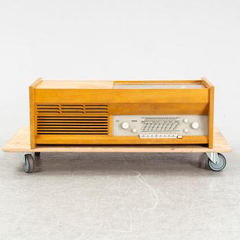 Hand Gugelot, an amplifyer with radio and record player, PKG 5-81S, Braun.