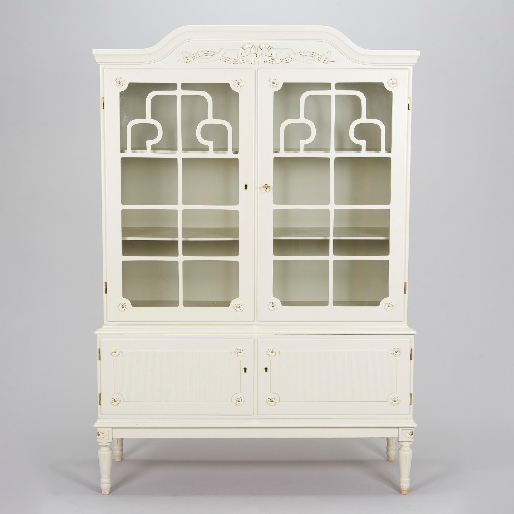 Matsalsskåp, gustaviansk stil, 1900-talets andra hälft.