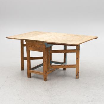 A gate leg table., 19th century.