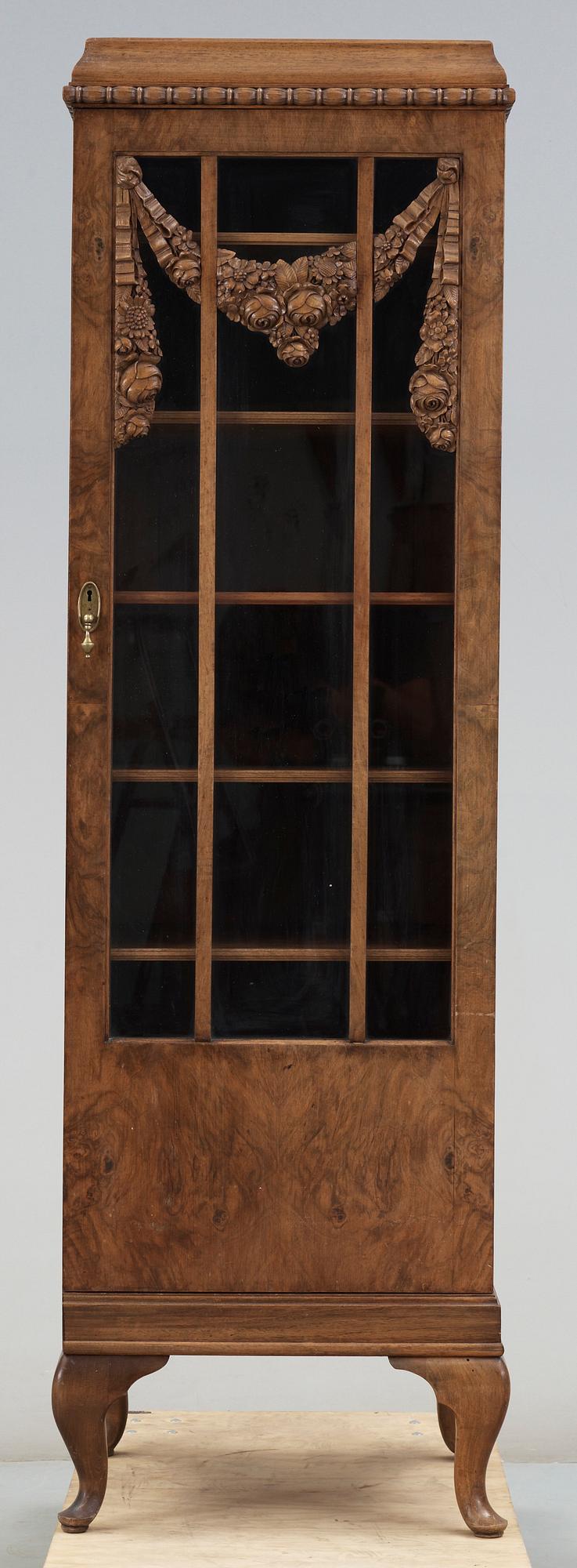 VITRINSKÅP, Louis XV-stil, sent 1800-tal.