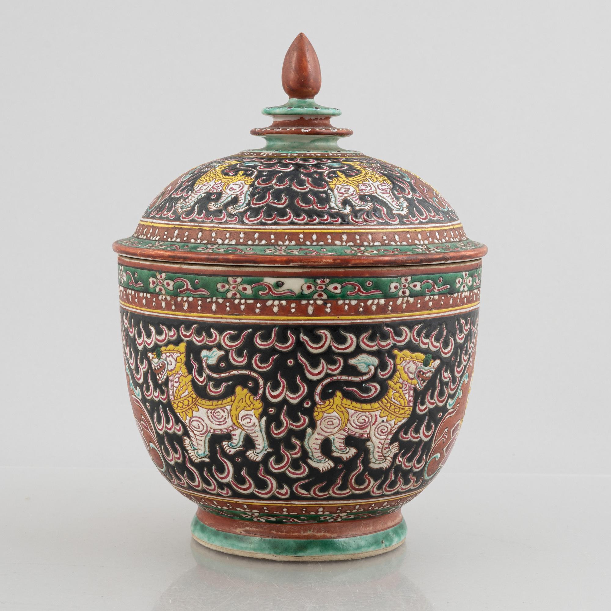 A Benjarong porcelain bowl with cover, Thailand, 19th century.