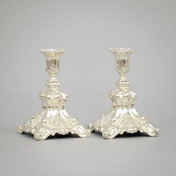 LJUSSTAKAR, ett par, silver, rokoko/barockstil, 1900-tal.