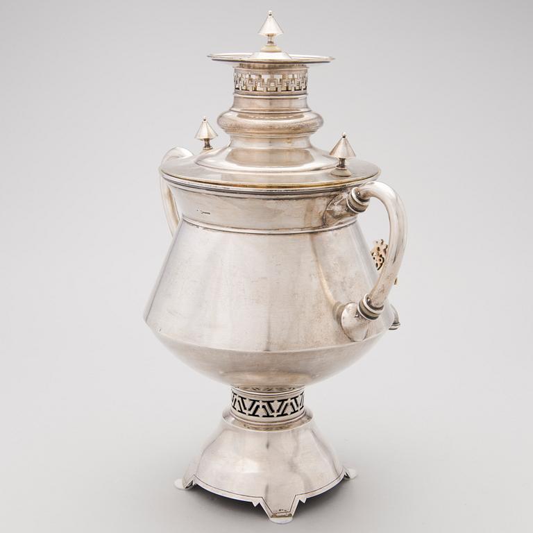 A RUSSIAN SILVER SAMOVAR BY HLEBNIKOV, Moscow 1899-1908.