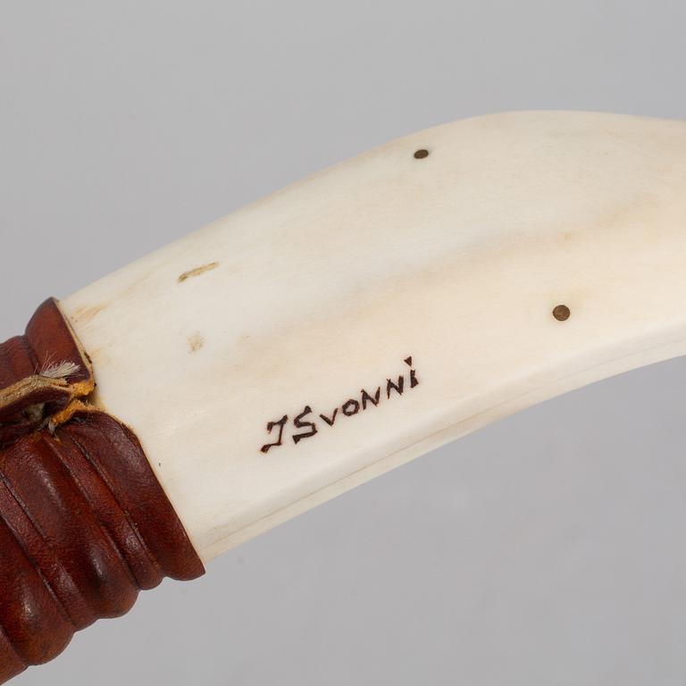 INGVAR SVONNI, two Sami reindeer horn knives, signed I Svonni.