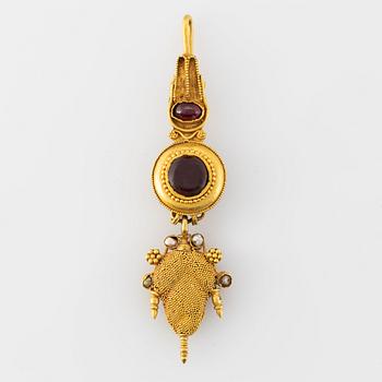 Two gold necklaces and an earring set with pearls and garnets, presumably Greco-Roman from the early centuries A.D.