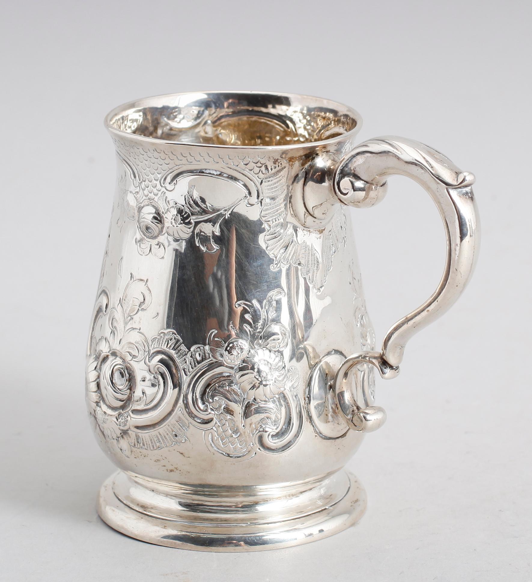 MUGG, silver, Matthew West, Dublin, 1700-talets andra hälft. Vikt ca 236 gram.