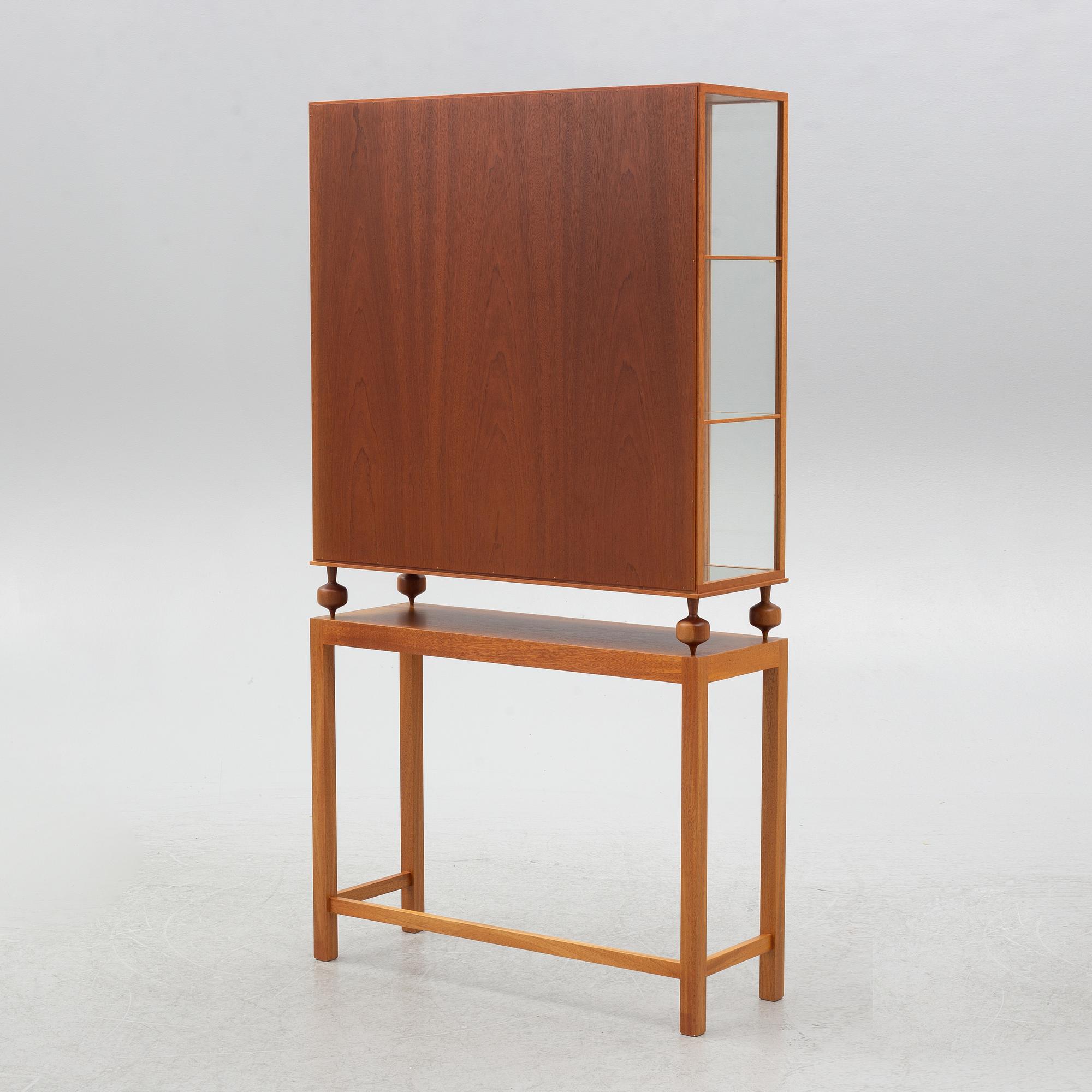 Josef Frank, display cabinet, model 2077, Svenskt Tenn.