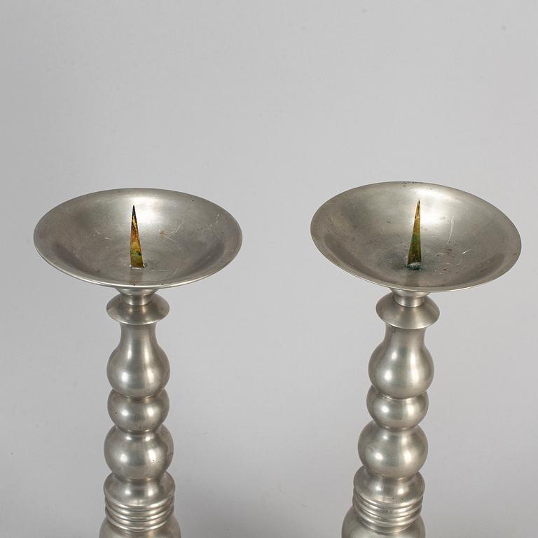 FIRMA SVENSKT TENN, a pair of pewter candle sticks, 1944.
