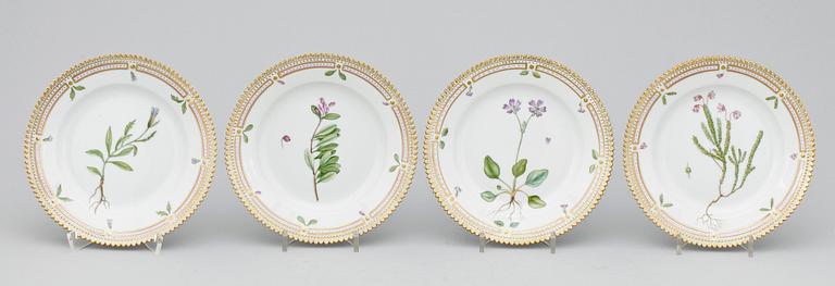 ASSIETTER, 7st, porslin. "Flora Danica", Royal Copenhagen, Danmark.