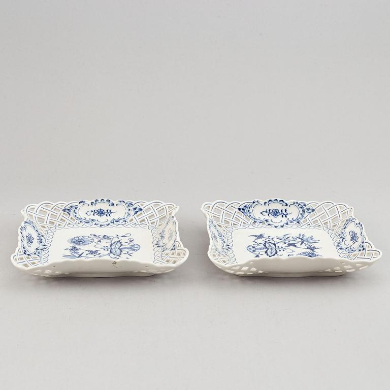 Servisdelar, 15 st, porslin. "Lökmönstret", Meissen, Tyskland.